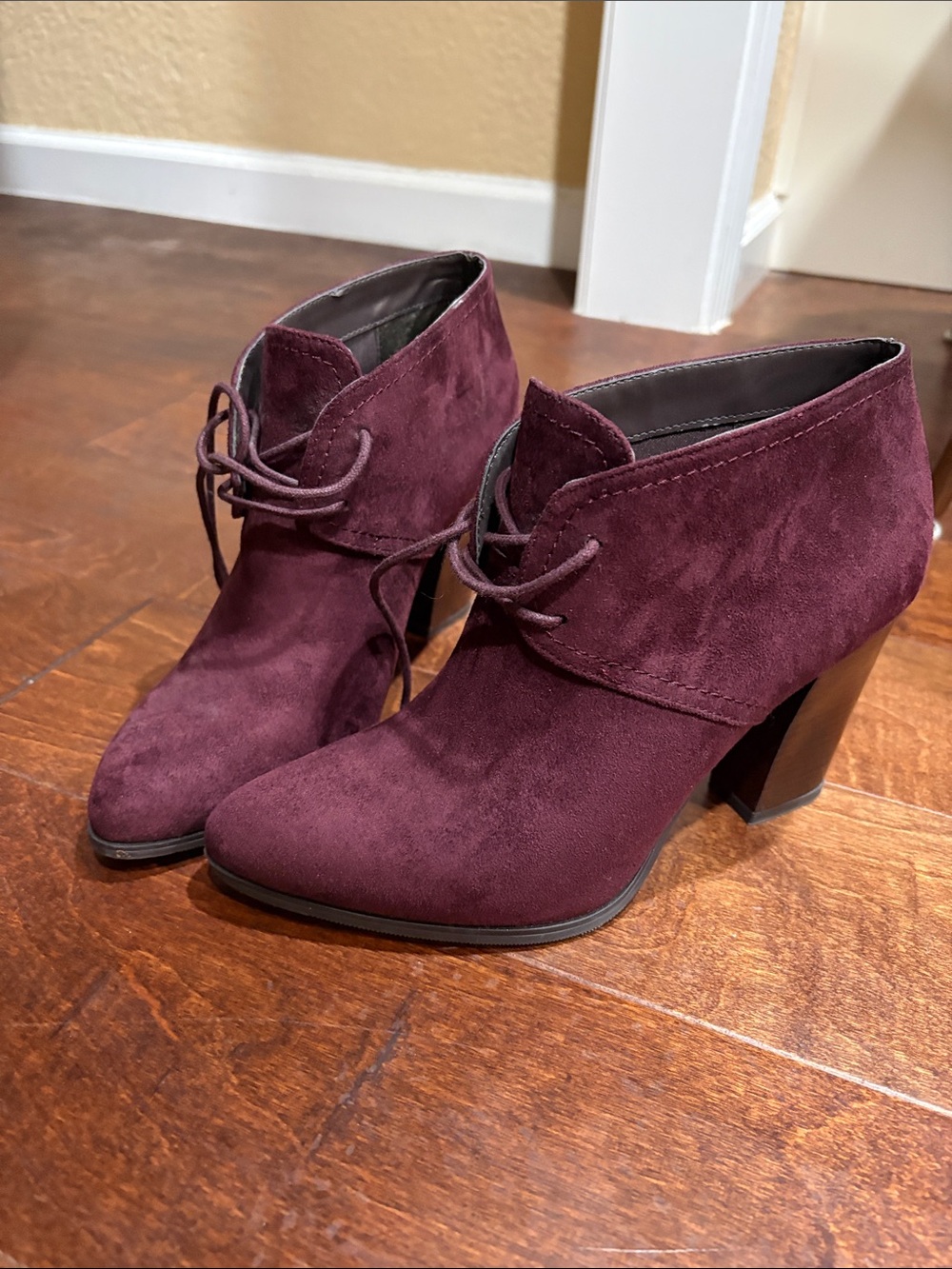 Franco Sarto Women’s Lace-Up Suede Ankle Booties in Burgundy Size 7 Maroon